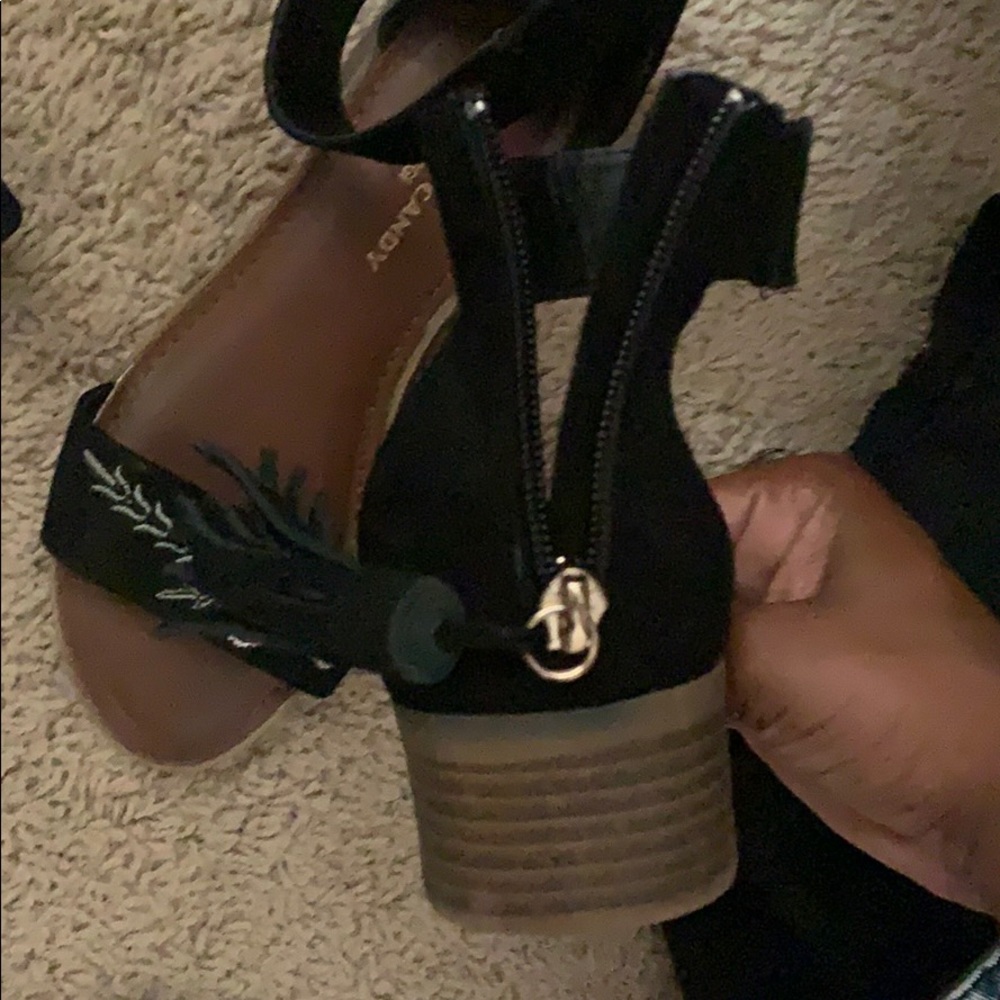 Flower heels!! - Picture 2 of 2